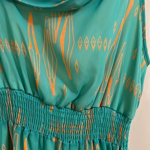 FINAL Touch Dress  - Picture 4 of 8